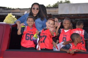 Some little football players toss candy during the Memorial High School Homecoming Parade on Wednesday. Mary Meaux/The News